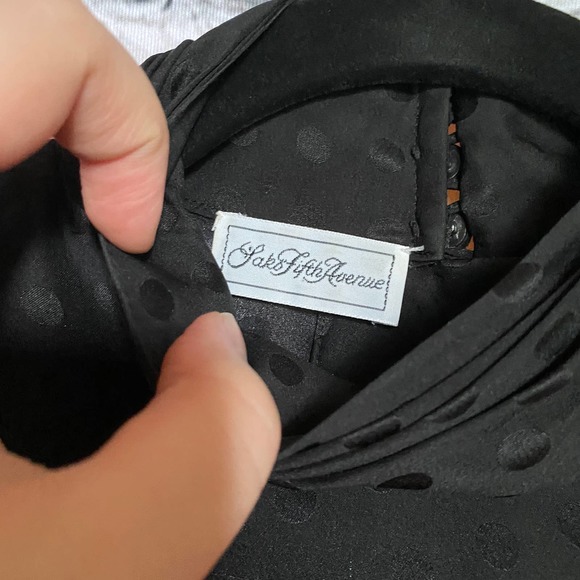 SOLD 🛒 Vintage Saks Fifth Avenue Blouse - Picture 4 of 8